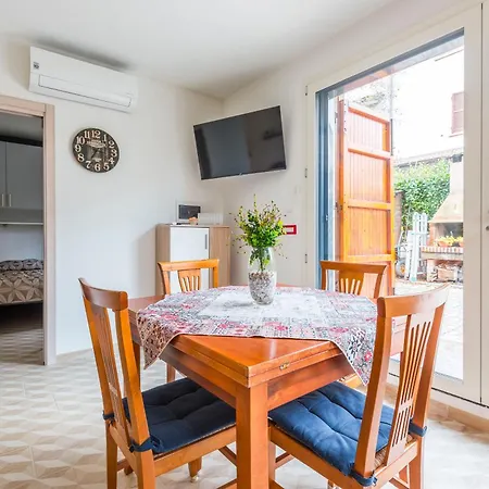 Piano Terra Moderno Con Ampi Spazi E Luminosita