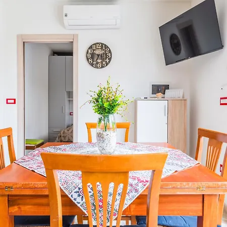 Piano Terra Moderno Con Ampi Spazi E Luminosita Lejlighed Carpi