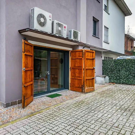 Piano Terra Moderno Con Ampi Spazi E Luminosita *