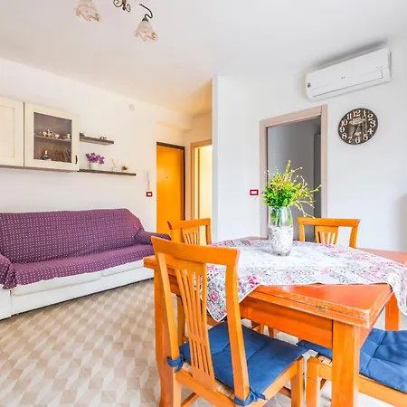 Piano Terra Moderno Con Ampi Spazi E Luminosita * Carpi