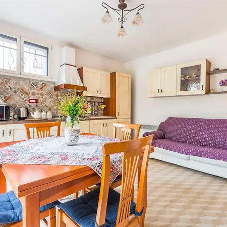 Piano Terra Moderno Con Ampi Spazi E Luminosita Lejlighed Carpi