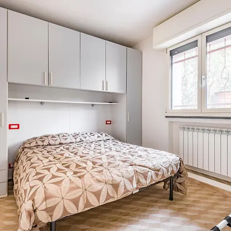 Piano Terra Moderno Con Ampi Spazi E Luminosita *