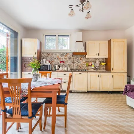 Appartement Piano Terra Moderno Con Ampi Spazi E Luminosita