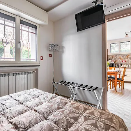 Piano Terra Moderno Con Ampi Spazi E Luminosita