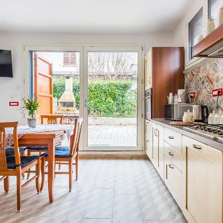 Piano Terra Moderno Con Ampi Spazi E Luminosita Appartement *