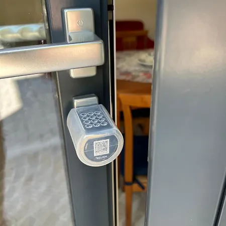 Piano Terra Moderno Con Ampi Spazi E Luminosita