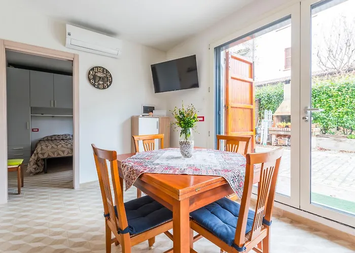 Piano Terra Moderno Con Ampi Spazi E Luminosita