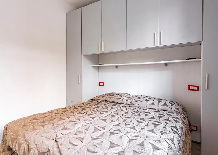 Piano Terra Moderno Con Ampi Spazi E Luminosita * Carpi