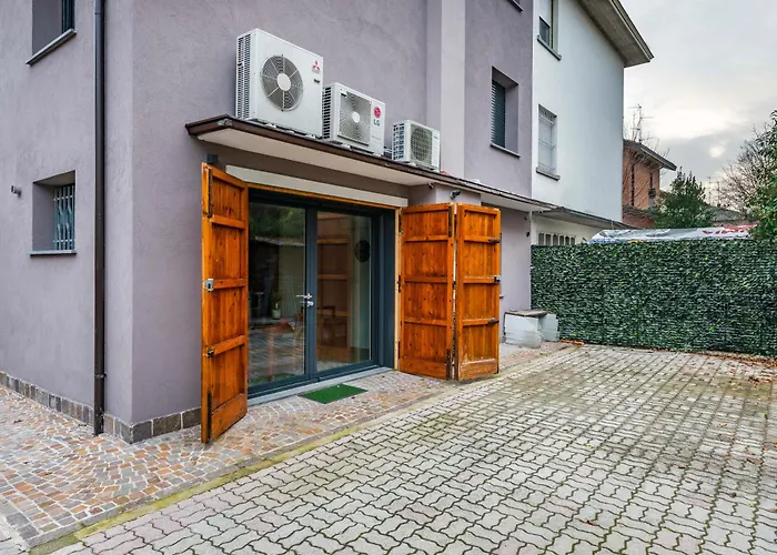 Piano Terra Moderno Con Ampi Spazi E Luminosita *