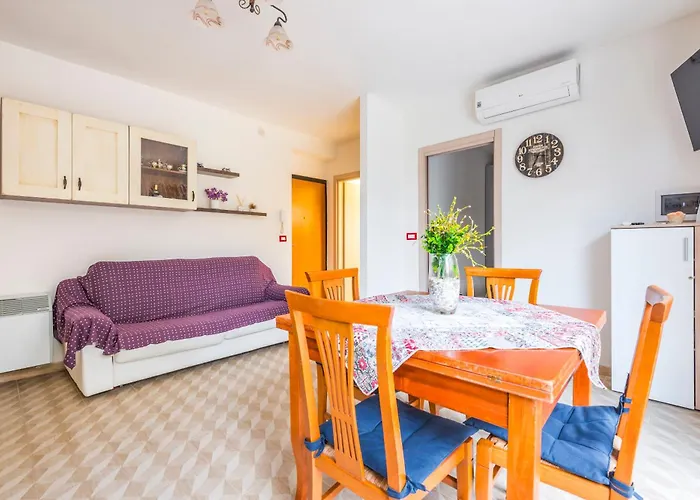 Piano Terra Moderno Con Ampi Spazi E Luminosita * Carpi