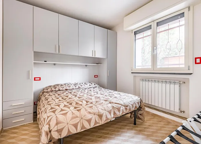 Piano Terra Moderno Con Ampi Spazi E Luminosita *