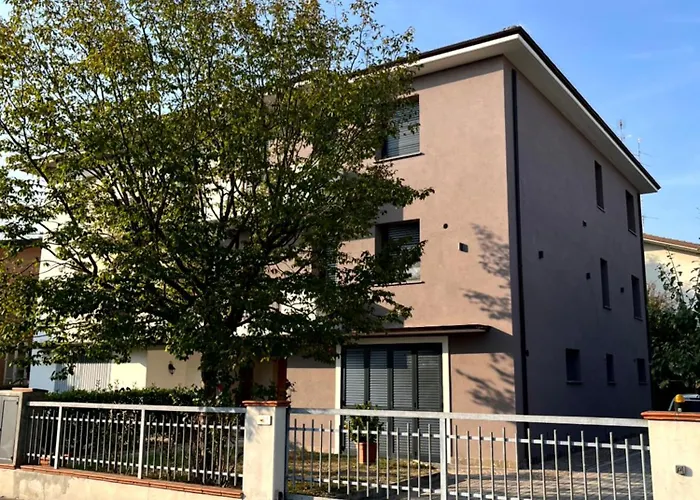 Piano Terra Moderno Con Ampi Spazi E Luminosita *