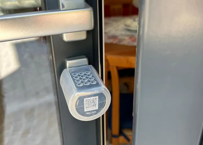 Piano Terra Moderno Con Ampi Spazi E Luminosita